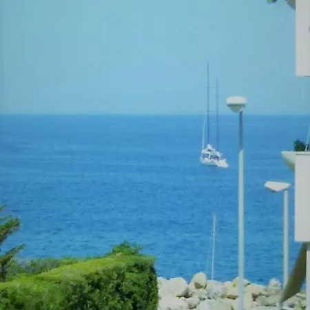 Jonian Apartment *